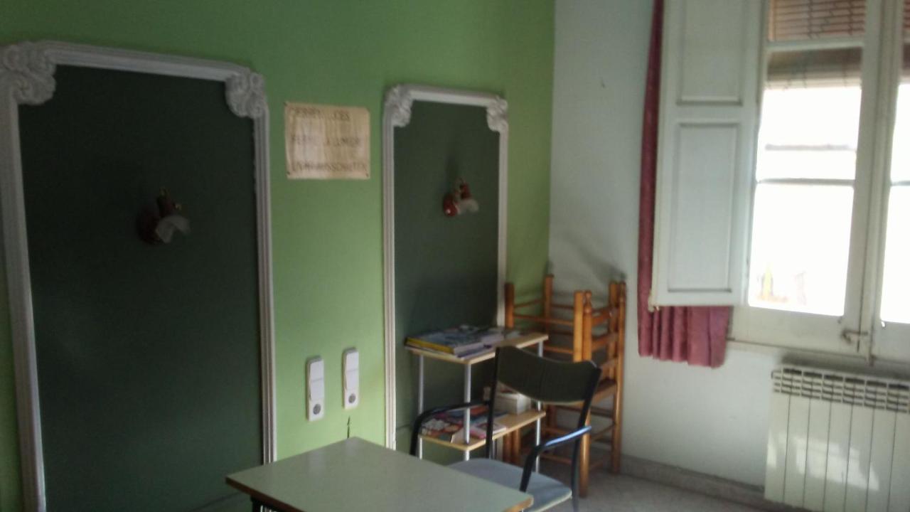 Hostal Porta De Ferro Sant Boi de Llobregat Esterno foto