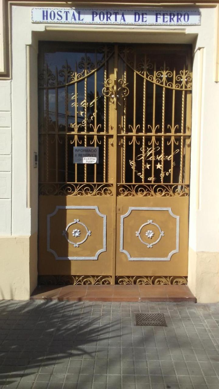Hostal Porta De Ferro Sant Boi de Llobregat Esterno foto
