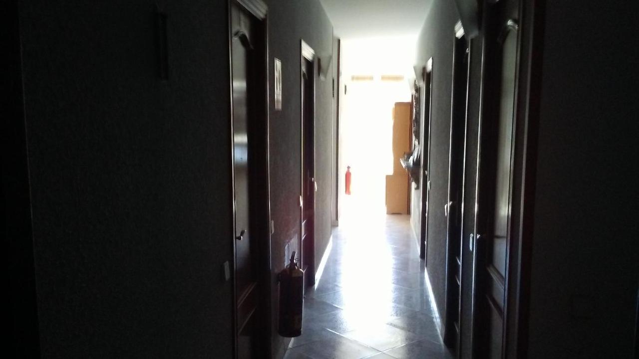 Hostal Porta De Ferro Sant Boi de Llobregat Esterno foto